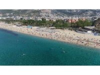 Alanya’da yazdan kalma gün: Ekim ayı sonunda deniz keyfi yaşanıyor