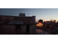 Sarımsak hasadına giden çiftçinin evi yandı