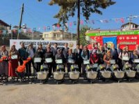 Kozan’da 27 kadına 840 bin liralık makine desteği