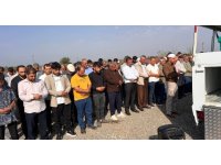 Otomobilin çarpmasıyla ölen anne ve kız çocuğu yan yana defnedildi