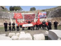 Osmaniye’de 103 öğrenci Cumhuriyet’in 103. yılını antik kentte kutladı