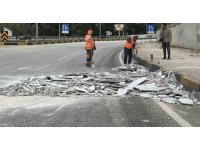 Karayoluna mermer parçalarını düşüren tır sürücüsüne para cezası