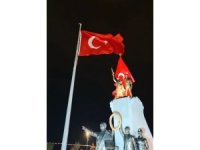 Hatay’da bayraklar fırtına nedeniyle geçici olarak indirildi