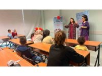 Kahramanmaraş’ta hikâye anlatıcıları okul, hastane ve huzurevlerinde vatandaşlarla buluştu