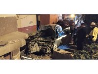 Kontrolden çıkan otomobil evin duvarına çarptı: 3 yaralı