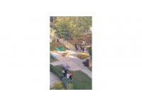 Antalya’da okul çıkışı kavga eden liseli kızları vatandaşlar güçlükle sakinleştirdi