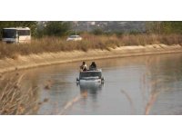 Sulama kanalına düşen kamyonette mahsur kalan karı-koca kurtarıldı