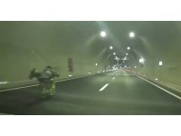 Motosikleti yatarak sürdü