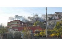 Otluk yangını mahalleliyi sokağa döktü, alevler evleri teğet geçti