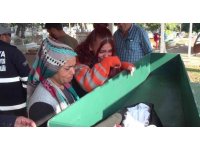 Antalya’da babasının darp etmesi sonucu öldüğü iddia edilen minik Elif, toprağa verildi