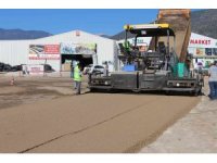 Finike Sahilkent Hali’nde asfalt çalışması