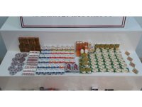 Isparta’da uygulama noktasında durdurulan otomobilden yüzlerce cinsel içerikli ürün çıktı