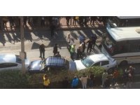 Halk otobüsünün freni patladı, kırmızı ışıkta bekleyen 6 araç zincirleme kazaya karıştı