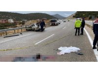 Antalya’da otomobil çelik bariyere çarptı: 1 ölü
