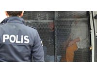 Antalya’da polis otosuna taşlı saldırı: 4 gözaltı