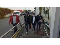 Kırmızı ışıkta cam silme kavgası: 3 yaralı