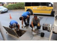 Manavgat’ta yağmur suyu giderleri temizlendi