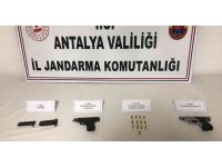 Yol kontrol noktasında durdurulan araçtan ateşli silah çıktı