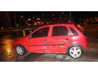 İkazlı yanan trafik ışıklarından geçerken kaza yaptılar: 1 yaralı