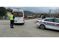 Burdur’da jandarma ekipleri servis araçlarını denetledi