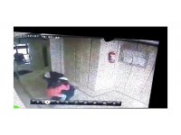 6 yaşındaki kızının önünde komşusu tarafından darp edildi