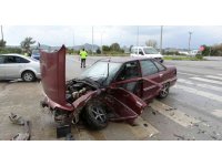 Antalya’da otomobiller çarpıştı: 3 yaralı