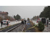 Demiryolundan karşıya geçmek isteyen kadına yük treni çarptı: 1 ölü