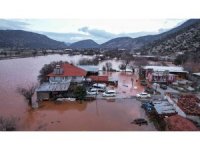 Sel suları mahalleyi gölete çevirdi