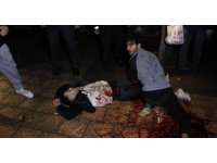 Köpek gezdiren kişi tarafından bıçaklanan genç ağır yaralandı