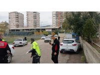 Adana’da otomobil öğrencilere çarptı: 1 ölü, 1 yaralı