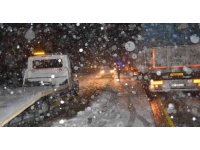 Alacabel’de kar kalınlığı 20 cm’ye ulaştı, tırların geçişine izin verilmiyor