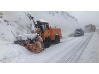 Antalya’da kar yağışı etkili oluyor