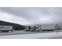 Antalya’dan sebze meyve yükleyip yola çıkan tırların bekleyişi sürüyor