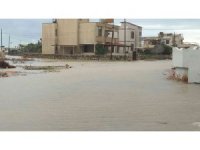 Hatay’da fırtına ve yağmur hayatı olumsuz etkiledi