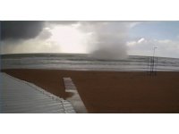 Sürücülere korku dolu anlar yaşatan hortum güvenlik kamerasında