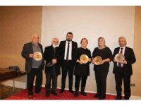Kahramanmaraş’ta 50 yıllık berber ve kuaförlere plaket