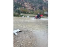 Samandağ’da fırtına ve yağmur etkili oluyor