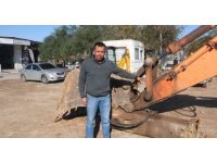 Antalya’da elektrikli scooterin sürekli iş makinesine kilitlenmesi sahibini isyan ettirdi