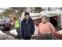 Kar yağışı nedeniyle yaylada mahsur kalan aile kurtarıldı