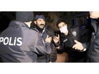 Dini nikahlı karısını otele başkasıyla girdiğini görünce bıçaklayarak ağır yaraladı