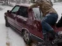 Otomobille dağa çıkmak isteyen gençlerin eğlencesi yarım kaldı