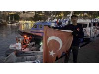 Bayrak sevgisiyle çıktığı falezlerde mahsur kalan adam: “Eski bayrağın öyle dalgalanmasına gönlüm razı olmadı”