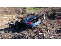 Fotoğraf çekmek isterken son model aracından oldu