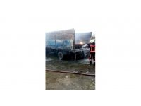 Park halindeki kamyon yandı