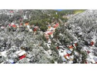 Beyaz örtüyle kaplanan Zorkun Yaylası drone ile görüntülendi