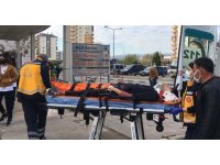 Motosikletin otomobile çarptığı kazada biri ağır 2 kişi yaralandı