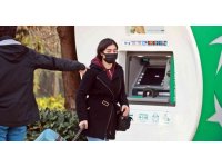 Üniversiteli genç kızın taşıyamadığı için kaldırımda bıraktığı valiz, polisi alarma geçirdi