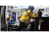 Kaldırımda beklediği sırada silahlı saldırıya uğrayan genç ağır yaralandı