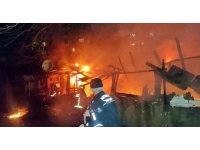 Ev ve eşyaları küle döndü, yeni çektiği maaşını kurtarmak için alevlerin arasına atladı