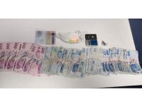 Şüphe üzerine durdurulan kadının sütyeninde hassas terazi, erkeğin cebinde uyuşturucu madde çıktı